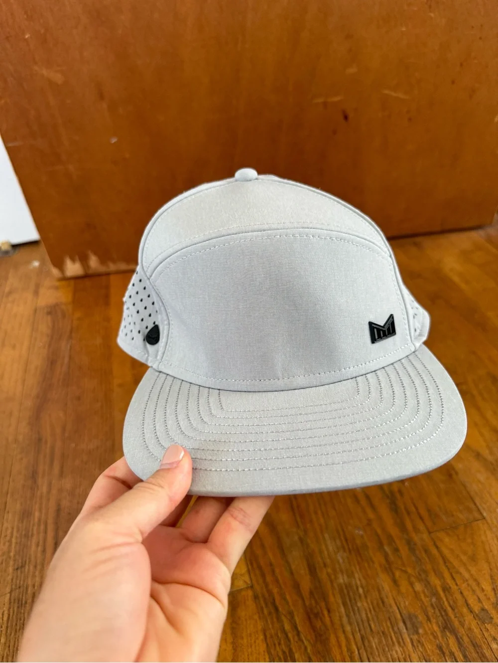 Melin Trenches 60 cm Light Gray Men's Performance Snapback Hat